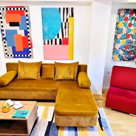 2-bedroom Near Center With Private Parking Üsküp