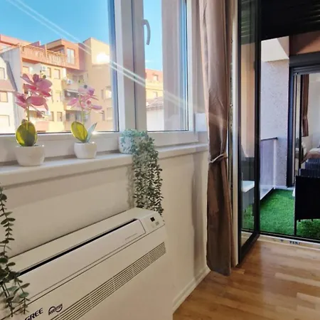 2-bedroom Near Center With Private Parking