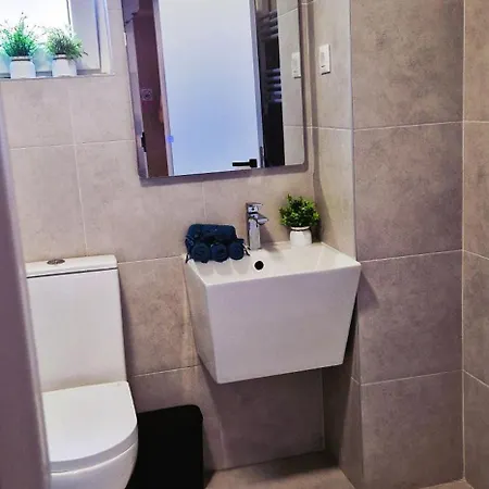 2-bedroom Near Center With Private Parking
