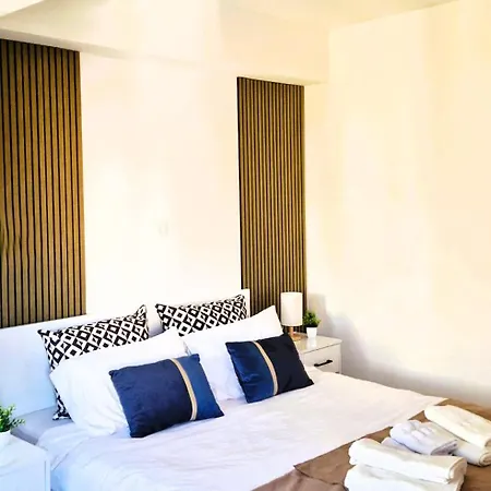 2-bedroom Near Center With Private Parking Apartament *