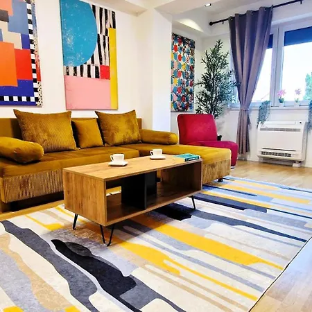 2-bedroom Near Center With Private Parking *