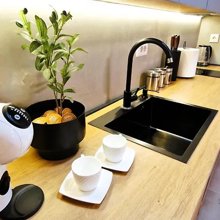 2-bedroom Near Center With Private Parking Apartament