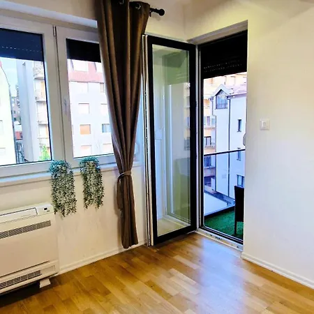 Apartament 2-bedroom Near Center With Private Parking *