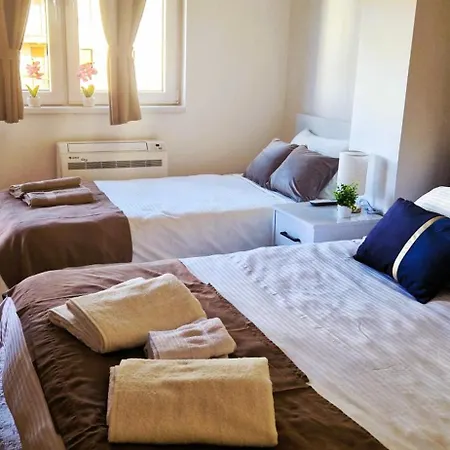 2-bedroom Near Center With Private Parking Apartament