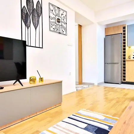Apartament 2-bedroom Near Center With Private Parking
