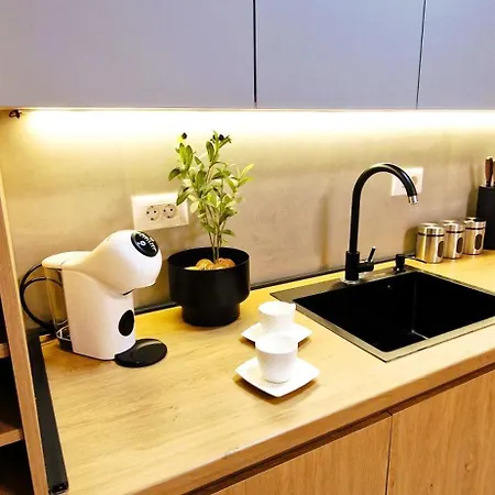 Apartament 2-bedroom Near Center With Private Parking *