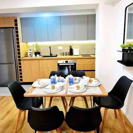 2-bedroom Near Center With Private Parking
