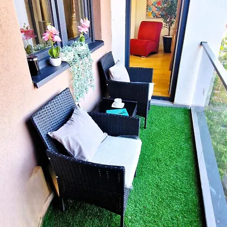 Apartament 2-bedroom Near Center With Private Parking *