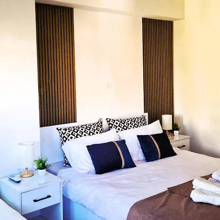 2-bedroom Near Center With Private Parking *