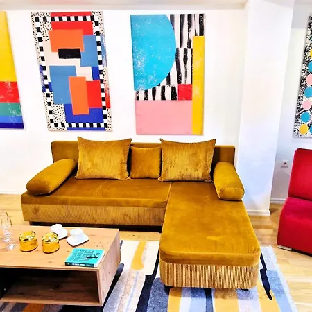 2-bedroom Near Center With Private Parking Apartament *