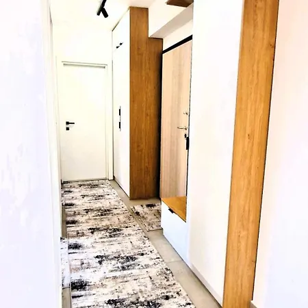 Apartament 2-bedroom Near Center With Private Parking *