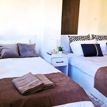 2-bedroom Near Center With Private Parking Apartament *