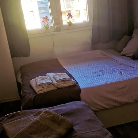 2-bedroom Near Center With Private Parking Apartament *