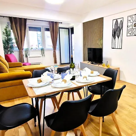 2-bedroom Near Center With Private Parking